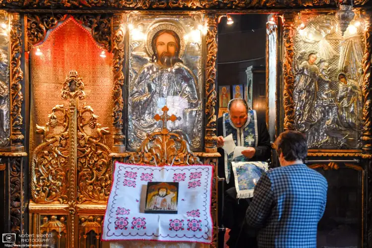 A scene inside Biserica Sfântul Anton (St. Anthony Church), a beautiful orthodox Church located in the center of the Old Town in Bucharest, Romania.
