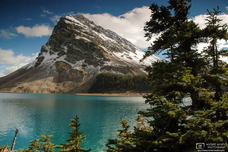 Crowfoot Mountain in Banff National Park, Alberta, is located on Bow Lake along the Icefields Parkway, at an altitude of 1,920m.
