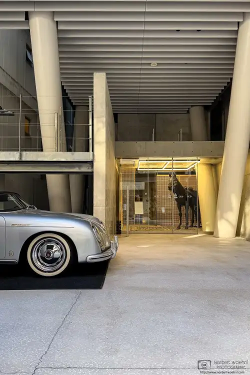 In the Hirakawacho area of Chiyoda Ward in Tokyo, I passed this slightly baffling building entrance featuring a 1950s Porsche 356 Speedster and a horse statue.