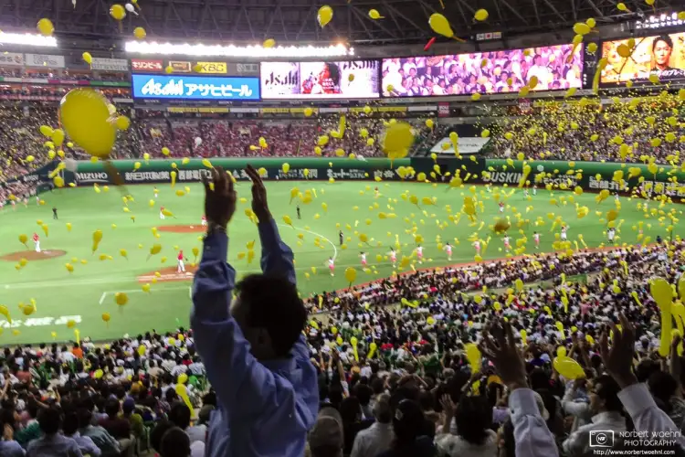 During the 7th inning stretch of every professional baseball game in Japan, fans start singing and releasing balloons in unison.