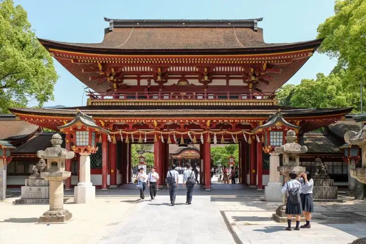 Dazaifu Tenmangū in Fukuoka Prefecture is a shrine frequented by students praying for successful studies. This photo was taken outside the shrine’s Main Gate.