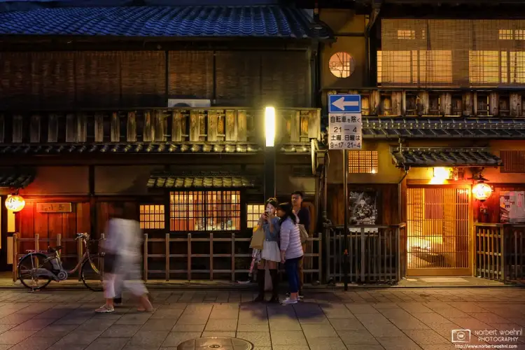 An evening scene at Hanamikoji, one of the main streets traversing the Gion district in Kyoto, Japan.