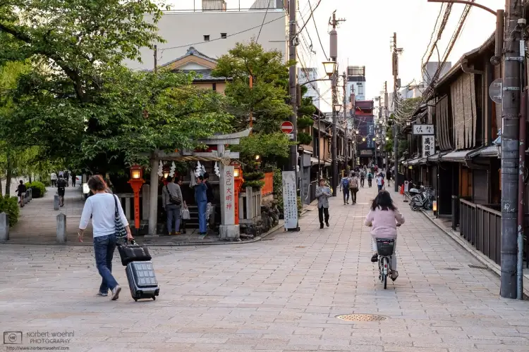 Light traffic around this road fork at Tatsumi Shrine in the Gion district of Kyoto, Japan.
