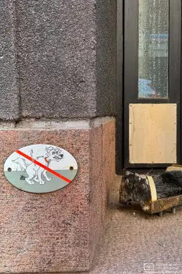 Dog manner sign on a residential building in the Ullanlinna area of Helsinki, Finland