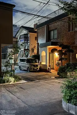 Night backstreet photo from the Shimura area of Itabashi Ward in Tokyo, Japan.