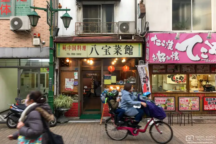 Light traffic outside an old Chinese restaurant in the Shimo-Akatsuka area of Itabashi Ward in Tokyo, Japan.