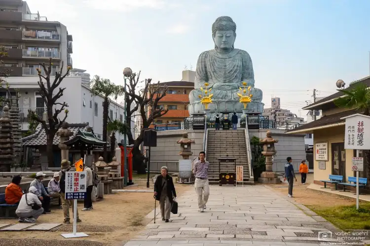 The Hyōgo Daibutsu in Kobe is known as one of the three big Buddhas in Japan, in the same class with the Nara and Kamakura Daibutsus.