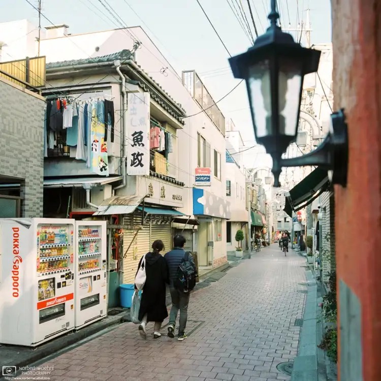 On a backstreet in Kōenji, Tokyo, even the narrowest of spaces is put to good use in order to hang the laundry of the day out to dry.