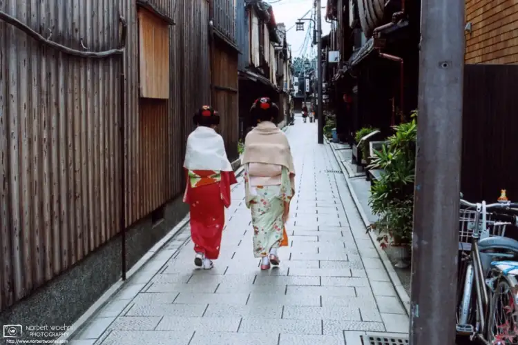 A typical scene on a quiet backstreet in the Gion district of Kyoto, Japan.