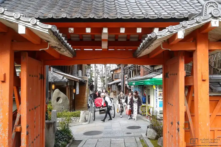 Looking through the gate of Koshindo Temple near Yasaka Pagoda in eastern Kyoto, Japan, I was able to capture some typical Kyoto elements in a single frame.