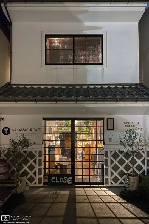 In the historic Nakamachi district of Matsumoto in Nagano Prefecture, Japan, the Nakamachi Cafe has closed down for the day.
