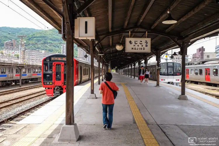A perspective study along platform 1 of Mojikō Station in Kitakyushu, Fukuoka Prefecture, Japan.