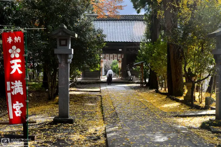 Minakami Jinja on Mount Minakami outside Matsushiro in Nagano, Japan, dates back to the 15th/16th centuries.
