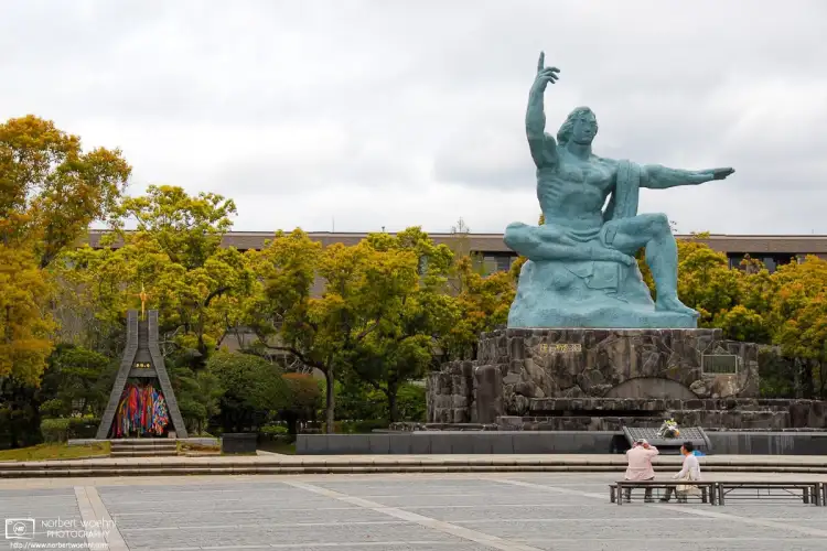 Today is the 80th anniversary of the atomic bombing of Nagasaki on August 9, 1945. This photo shows the 10-meter-tall Peace Statue by sculptor Seibo Kitamura.