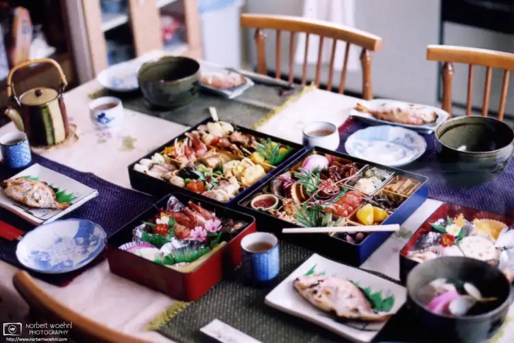 Osechi-ryōri is a subset of Japanese cuisine made up of dishes that are traditionally eaten on New Years.