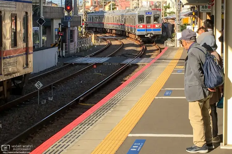 A Keisei Kanamachi Line train is arriving at Shibamata Station in Tokyo, Japan.